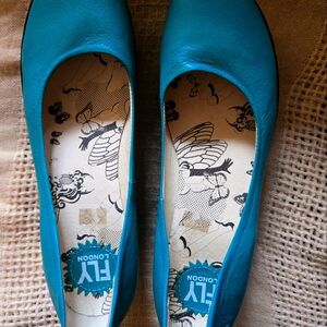 London Fly Size 37 Wedge heels
